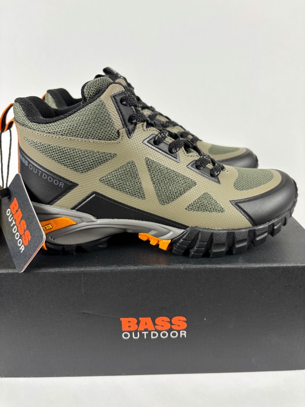 Bass Outdoor Women's Peak Seamless Hiking Shoes Size 6.5 Walnut, Vibram, Low Top